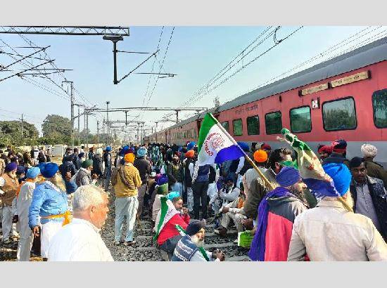 KMSC stages 2-hr Rail Roko in Ferozepur against Electricity Amendment Bill [ FULL VIEW ]