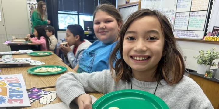 Sioux City school surprises students with ‘6-7′ themed day on 67th day of school