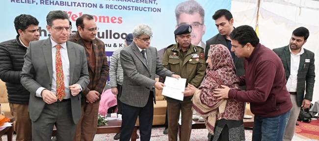 CS Atal Duloo visits mini-township Jagti: distributes sanction orders