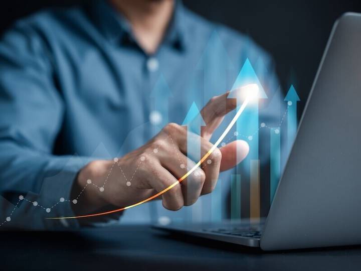 Tennessee Economy Shows Split: Shoppers Worried, Business Leaders Upbeat Heading into Holidays