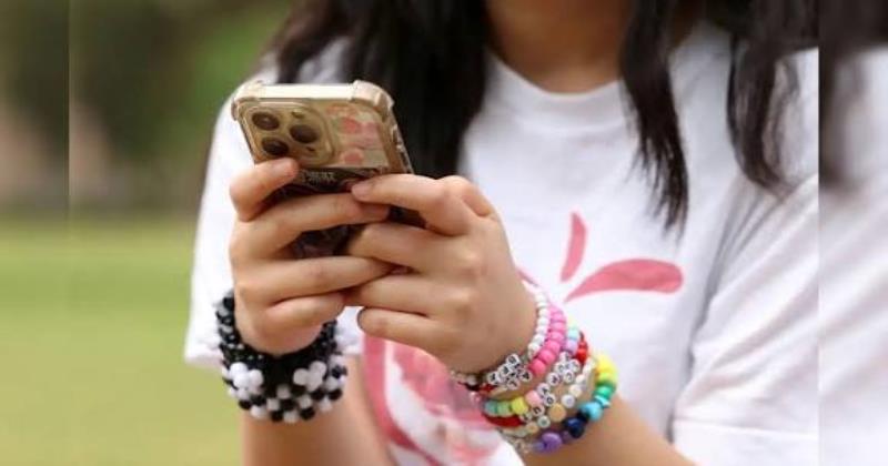 Australia says global shift likely as social media ban on teens begins