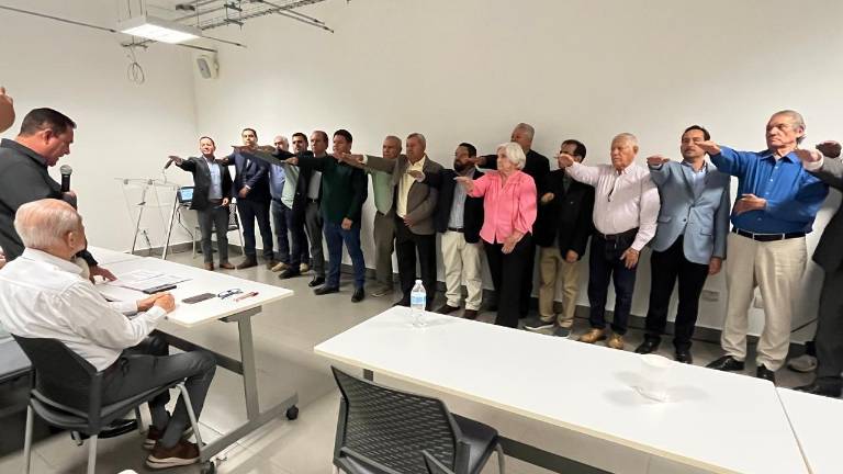 Larrañaga Núñez rinde protesta como presidente del Colegio de Ingenieros Agrónomos