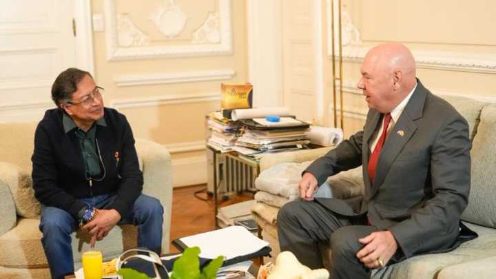 Las 'pullas' del presidente Gustavo Petro contra el encargado de negocios de EE. UU. en Colombia, John Mcnamara