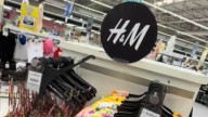 Un supermercado argentino comenzó a vender ropa de H&M: en qué sucursales se consigue y cuánto sale