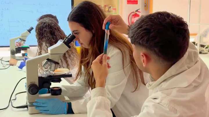 Este instituto de Albacete se alza con el primer premio en los galardones de Divulgación Científica Joven 2025