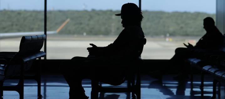 Petro desafía a Trump y ordena "restablecer el servicio aéreo civil" con Venezuela