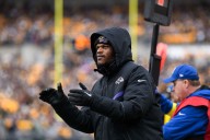 Former Steelers QB Sends Stern Lamar Jackson Warning to Mike Tomlin’s Defense Despite Ravens Star’s Injury Concerns Former Steelers quarterback sends Mike Tomlin's defense a subtle Lamar Jackson warni