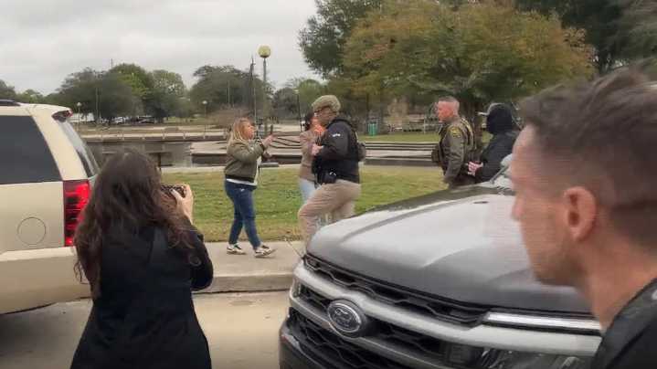 Caravan confronts Border Patrol commander during Lafreniere Park sweep