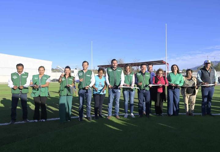 Carlos Villarreal Pérez entrega nueva cancha deportiva en Monclova