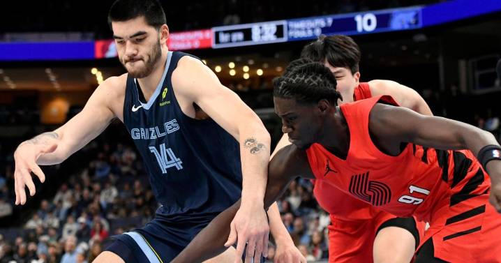 Grizzlies' Edey likely out at least a month