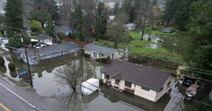 WA floods: Dozens rescued while stranded in homes, vehicles