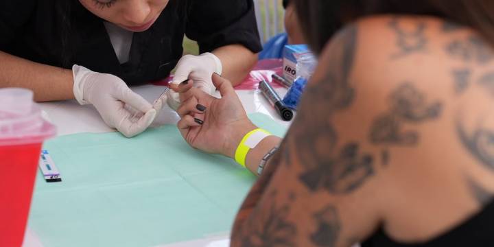 Día de lucha contra el SIDA: realizaron testeos en el subte y en distintos puntos de la Ciudad de Buenos Aires