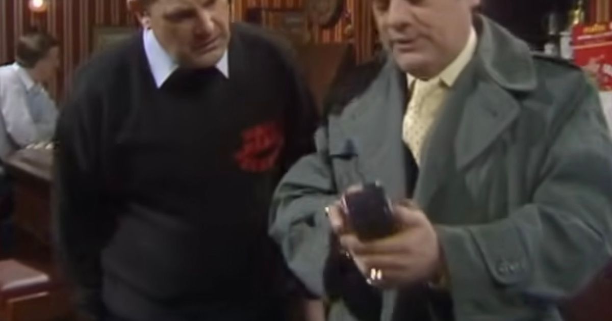 Del Boy style brick phones are back in fashion as Gen Z favours '1980s maximalism'