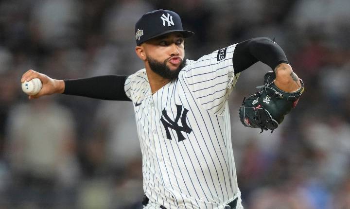 Los Mets acuerdan contrato con el relevista agente libre Devin Williams