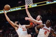 Knicks aplastan 117-101 a Raptors para llegar por primera vez a semifinales de la Copa NBA – Chicago Tribune