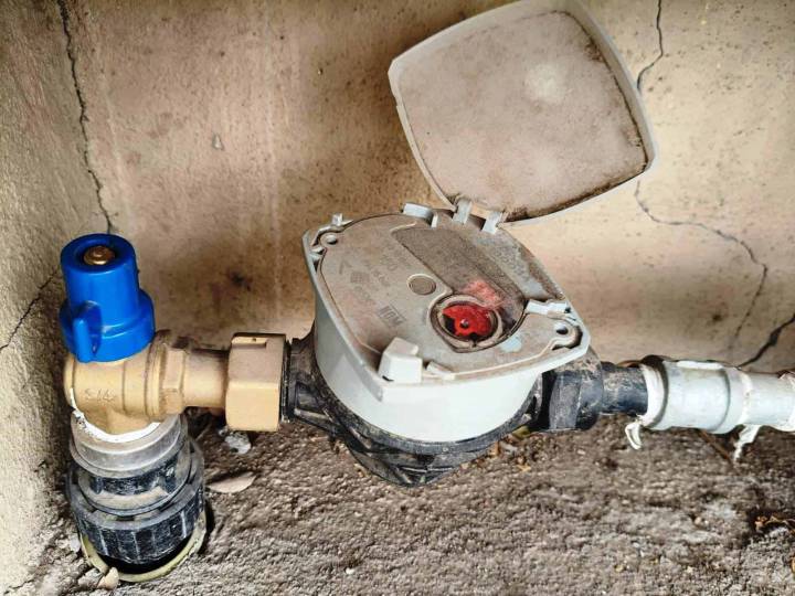 Aguas de Saltillo refuerza campaña para proteger medidores ante el frío