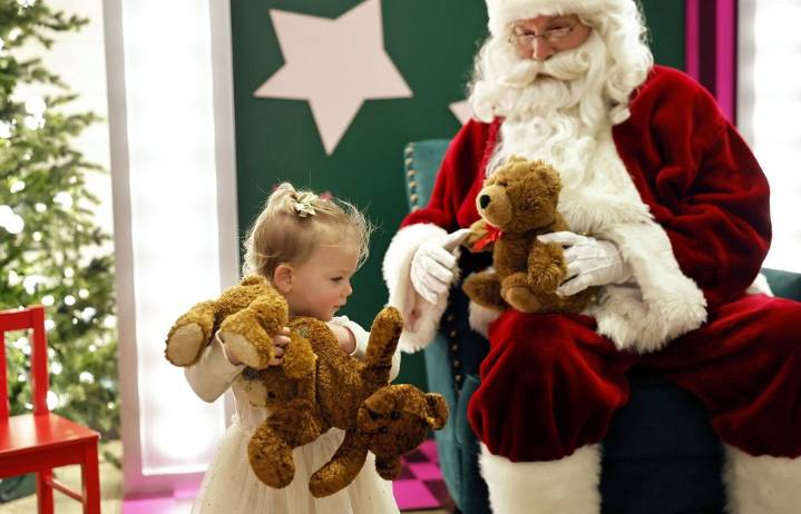 Photos: Santa comes to Seattle