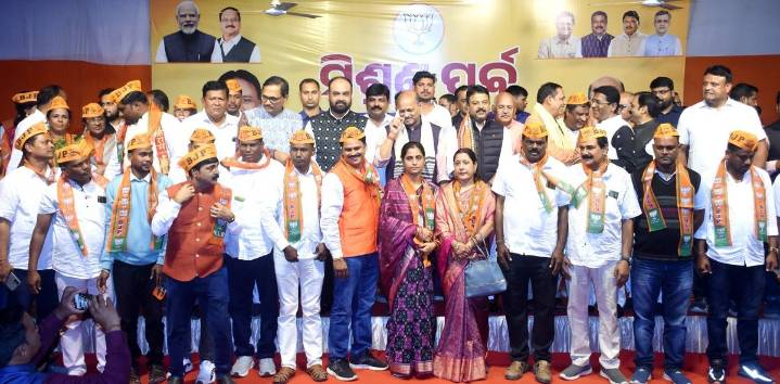 Major jolt to BJD in Bhadrak as senior leader Prafulla Samal’s family joins BJP