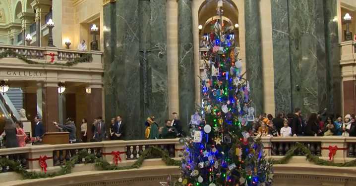 USA Today ranks Wisconsin Capitol Holiday Tree No. 7 in national display
