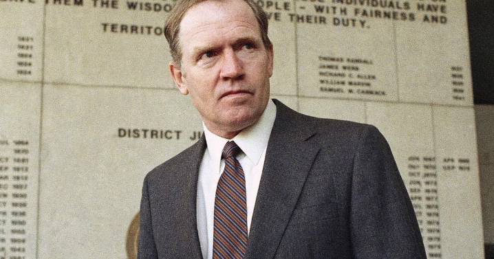 Eugene Hasenfus, key figure in 1980s Iran-Contra affair, dies at 84