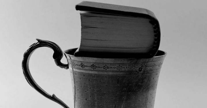 El café humeante y el croissant