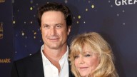 Oliver Hudson paints picture of 'big' Hallmark-worthy Colorado Christmas with Goldie Hawn and Kurt Russell: — exclusive
