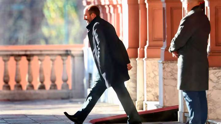 Manuel Adorni desplazó a Rolandi y avanza en la reestructuración de la Jefatura…