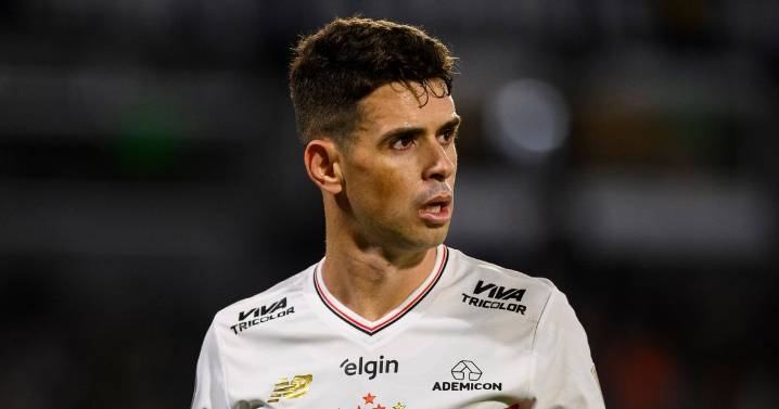 Ex-Chelsea star Oscar to retire after being hospitalised in scary training ground incident