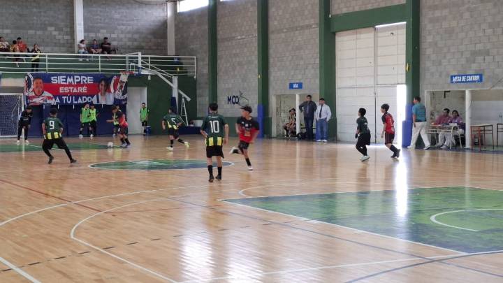 El torneo infantil de futsal “El Ciclón” reúne a equipos de toda la región en Caleta Olivia