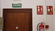 'Salida', 'No Exit': el castellano y el inglés se cuelan en la rotulación del Palau del Consell