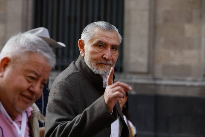 Adán Augusto justifica compra de 7 mil libros de AMLO con “descuento extraordinario”