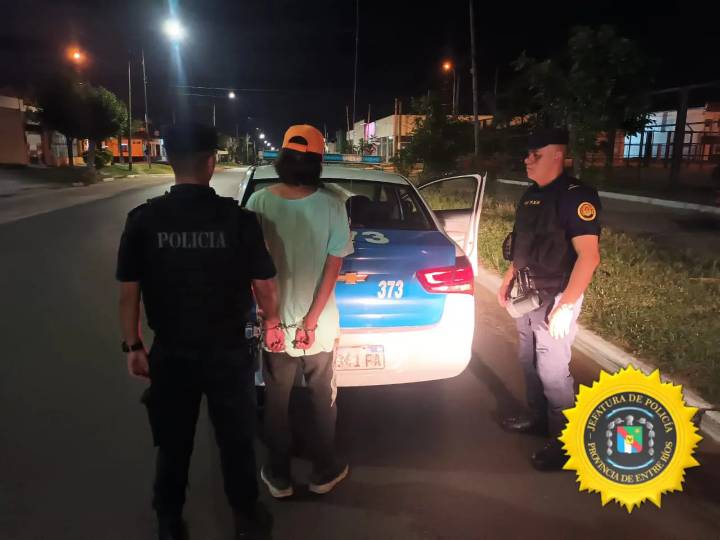 Detuvieron al hombre que amenazó en la vía pública a un joven de 19 años para que le entregue dinero.