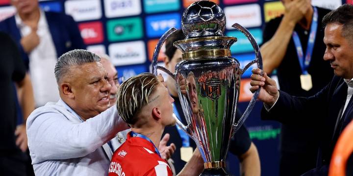 La entrega de premios a Estudiantes de La Plata tras el título de campeón del Torneo Clausura