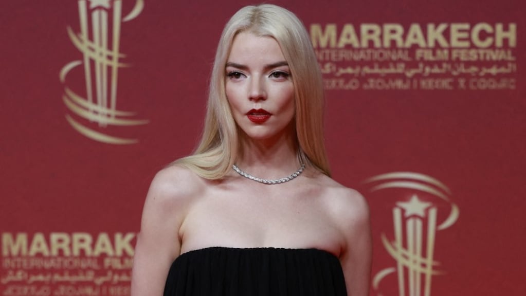 Anya Taylor-Joy desplegó estilo con tres vestidos Dior y joyas Tiffany en el Festival de Cine de Marruecos