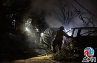 Incendio consumió una vivienda y dejó daños en tres vehículos
