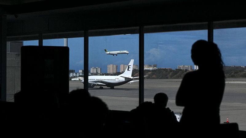 Venezolanos varados en Madrid tras la suspensión de vuelos a su país