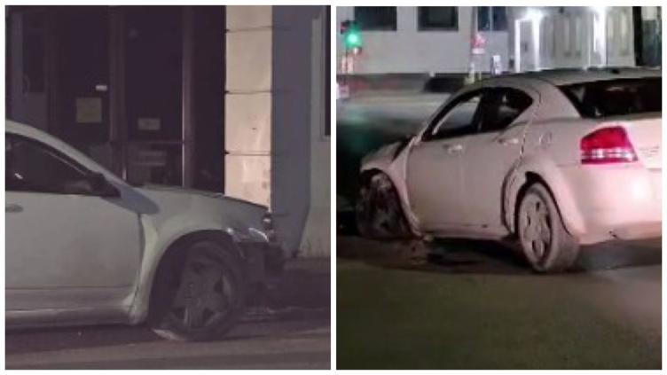 Chocó contra barda y abandonó su vehículo