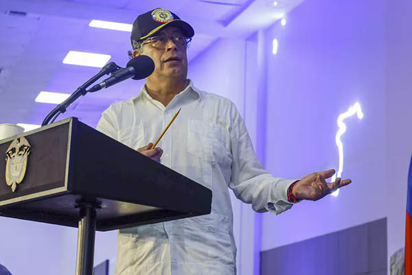 Petro rechaza paro armado del ELN y lo vincula al narcotráfico