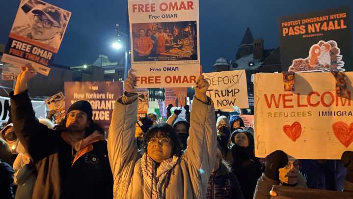 Hundreds rally in downtown Rochester for detained immigrant father