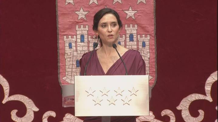 Ayuso pide unión a los españoles por el Día de la Constitución:  "Que nada nos rompa de nuevo"