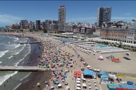 Verano 2026: los precios de carpas y sombrillas en las principales playa de la costa argentina