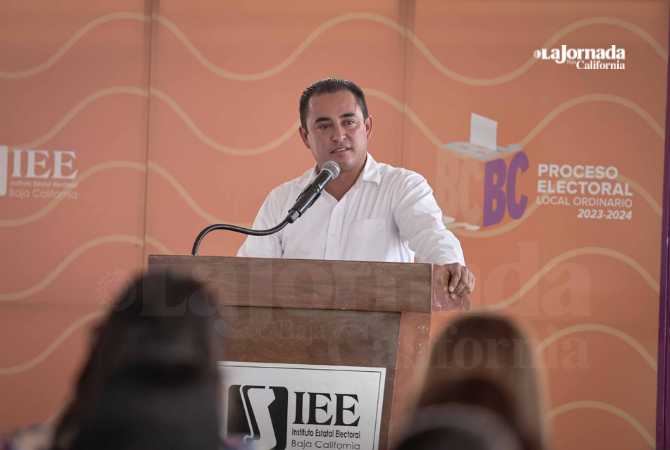 Retiran visa al alcalde de San Felipe y lo retienen por 12 horas