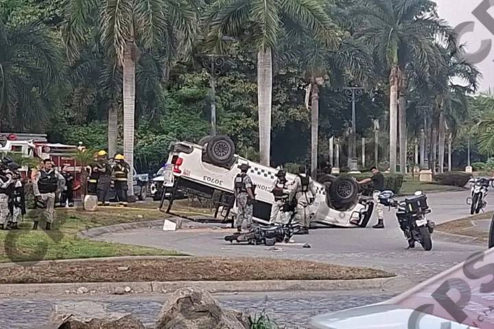 Vehículo de la Guardia Nacional vuelca tras supuesta persecución en Puerto Vallarta, Jalisco