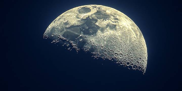 Calendario lunar de diciembre 2025: cuándo hay luna llena