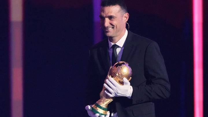 Sorteo del Mundial: Scaloni entregó la copa, tocó una zona amigable y Bielsa asoma en el horizonte