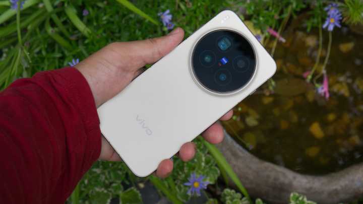 The vivo X300 Pro is a camera phone champ with a key weakness