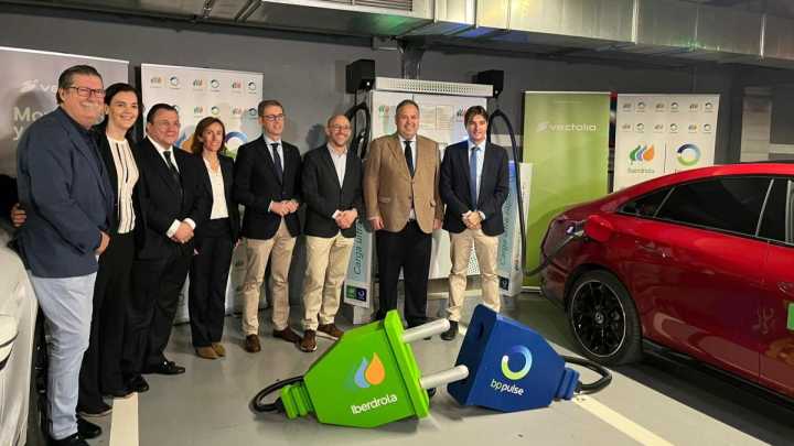 Alicante acelera su futuro eléctrico con el mayor 'hub' de recarga en el centro