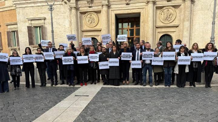 Italia obliga a pedir permiso a las familias para impartir educación sexual en las escuelas