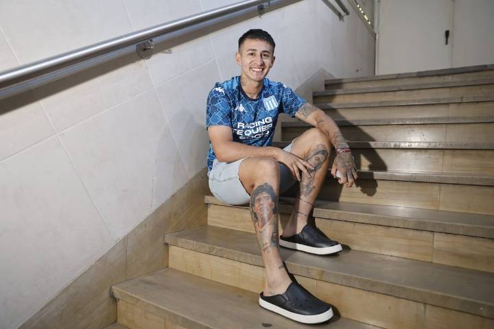 "Hay que salir campeón". El 3 que no para de atacar, se tatuó por duplicado a Maradona, ve videos de Sorin y sueña con la selección