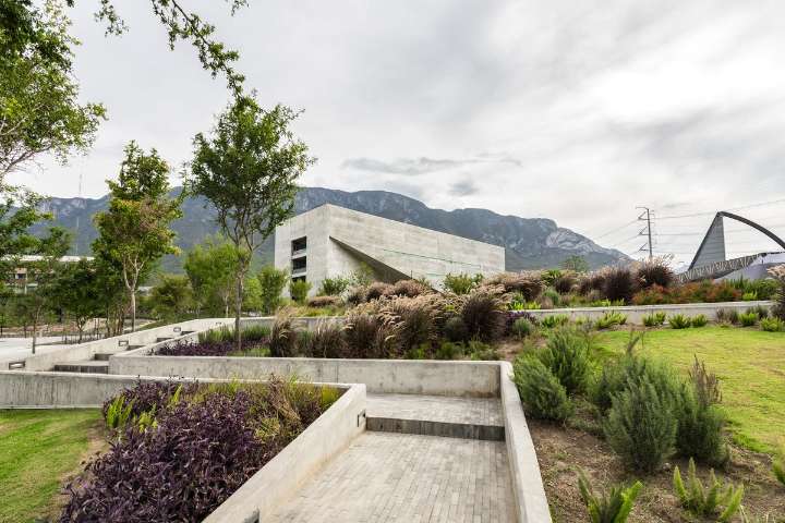 ¿Qué programa de negocios de Monterrey lidera la educación ejecutiva en Latinoamérica?